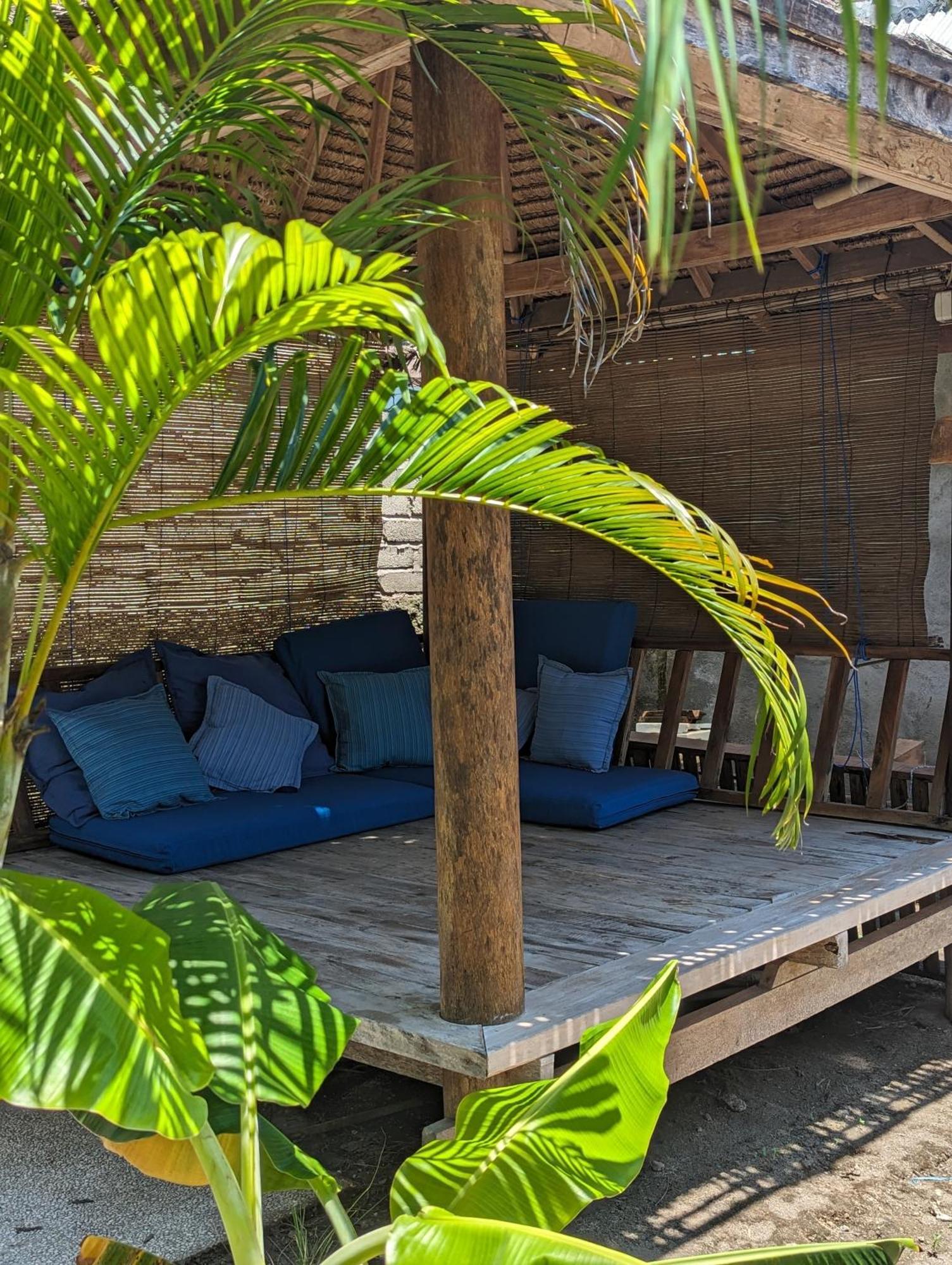 Indigo Bungalows Gili Trawangan Exterior photo