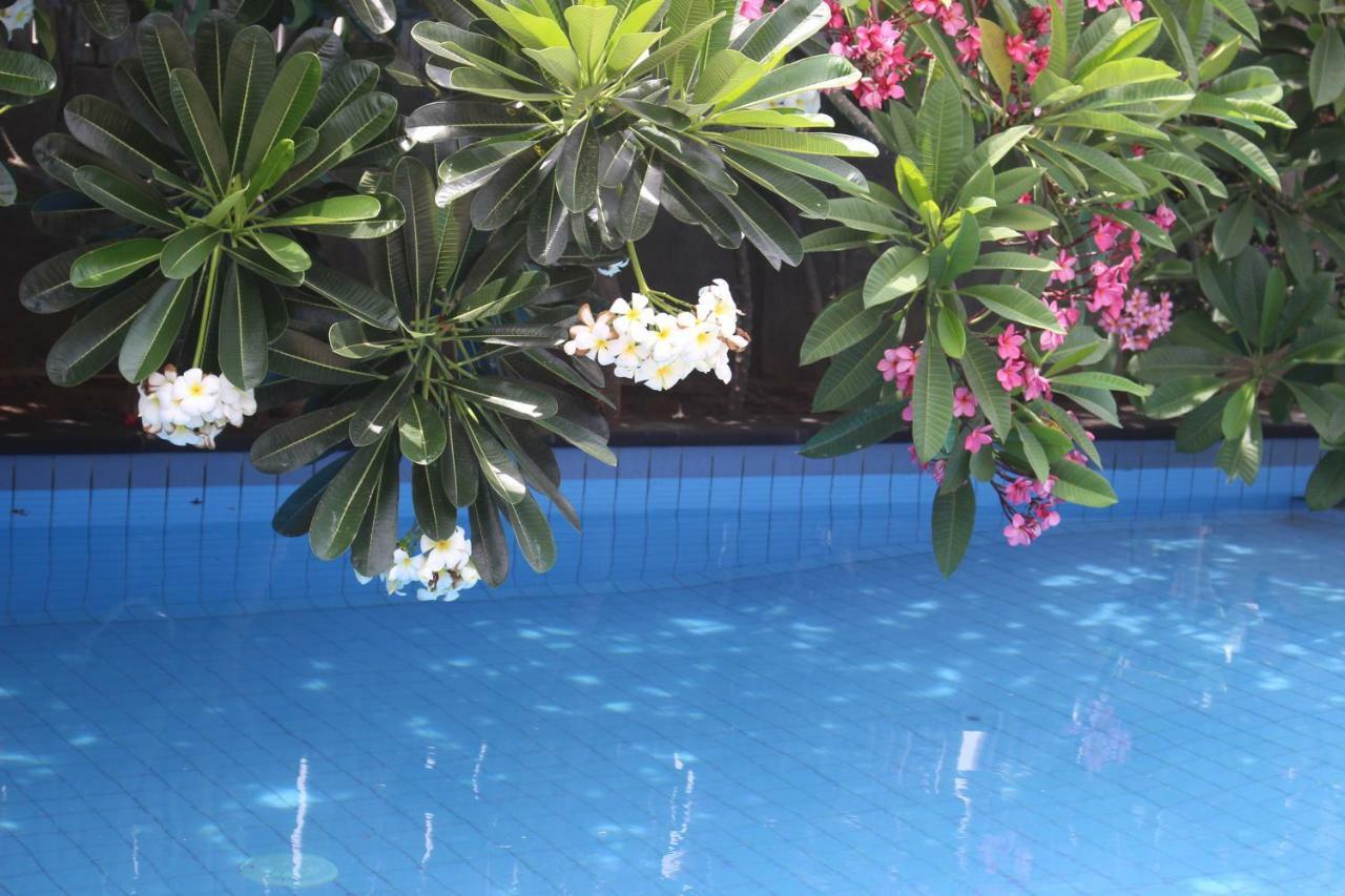 Indigo Bungalows Gili Trawangan Exterior photo